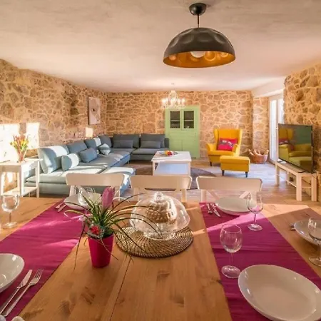 House Frank بيت للعطل